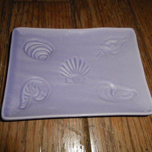 Ceramic Bathroom Set Toothbrush Cup & Soap Dish w/ Shells Pattern - Picture 3 of 3